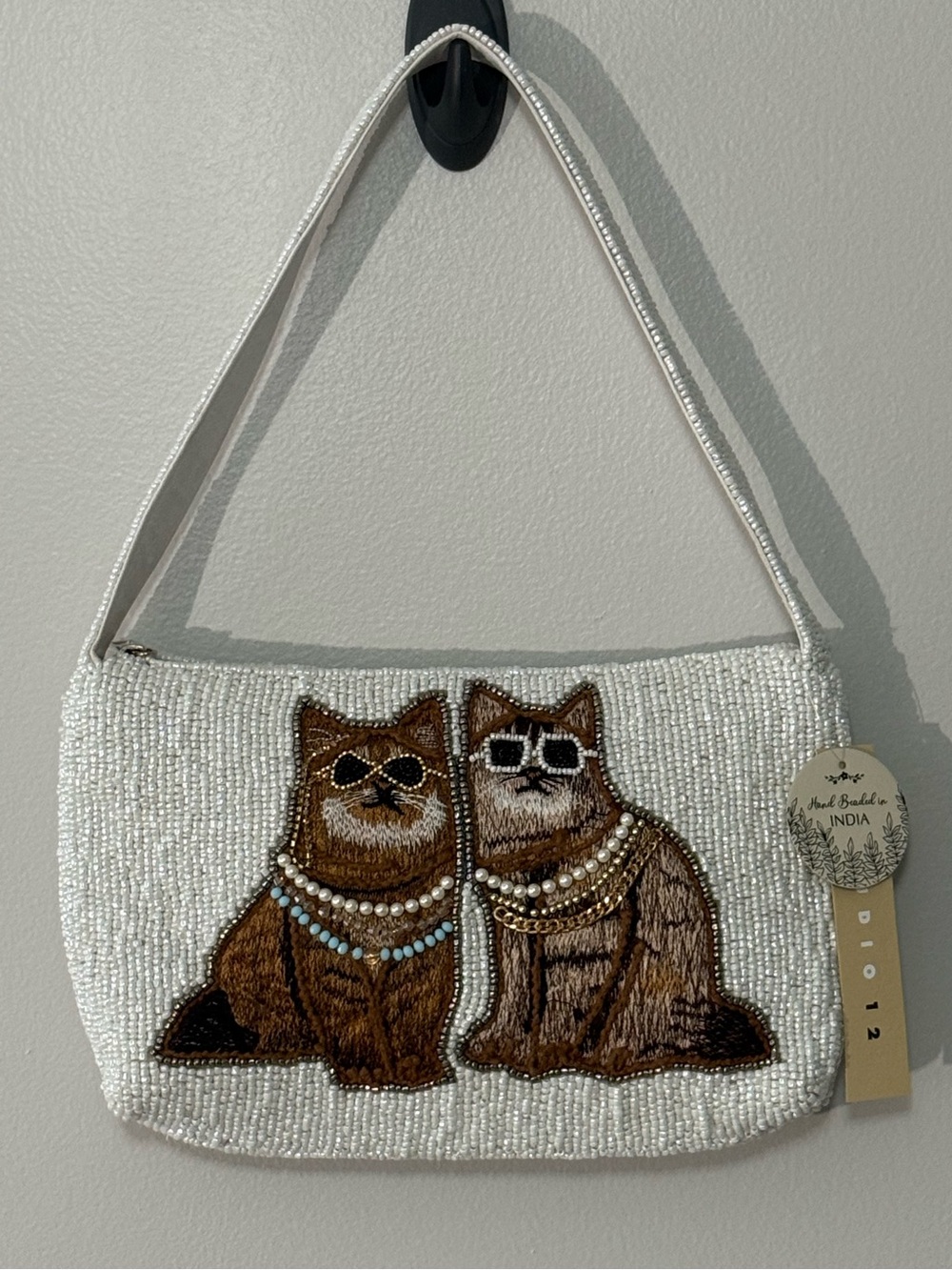 Studio 12 Handcrafted in India Beaded white purse with Fancy Cats. NWT.